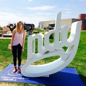 Meet your Posher, Caitlin